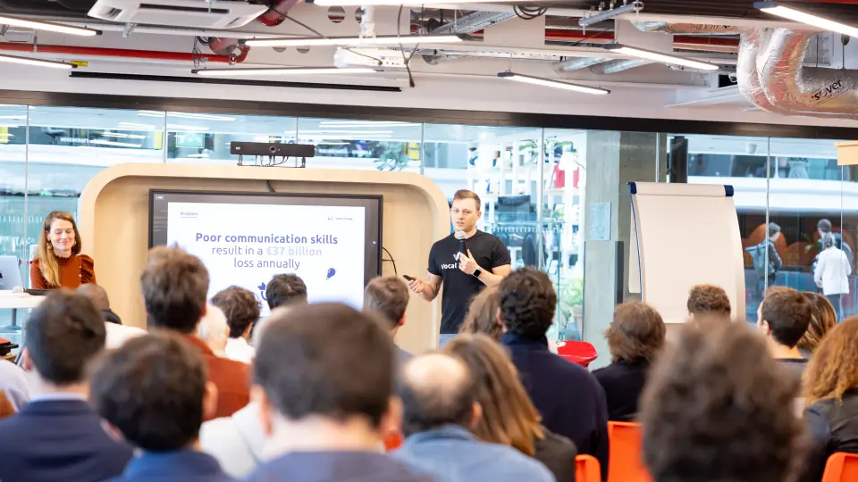 Nick Lahoika presenting Vocal Image to an audience at Station F